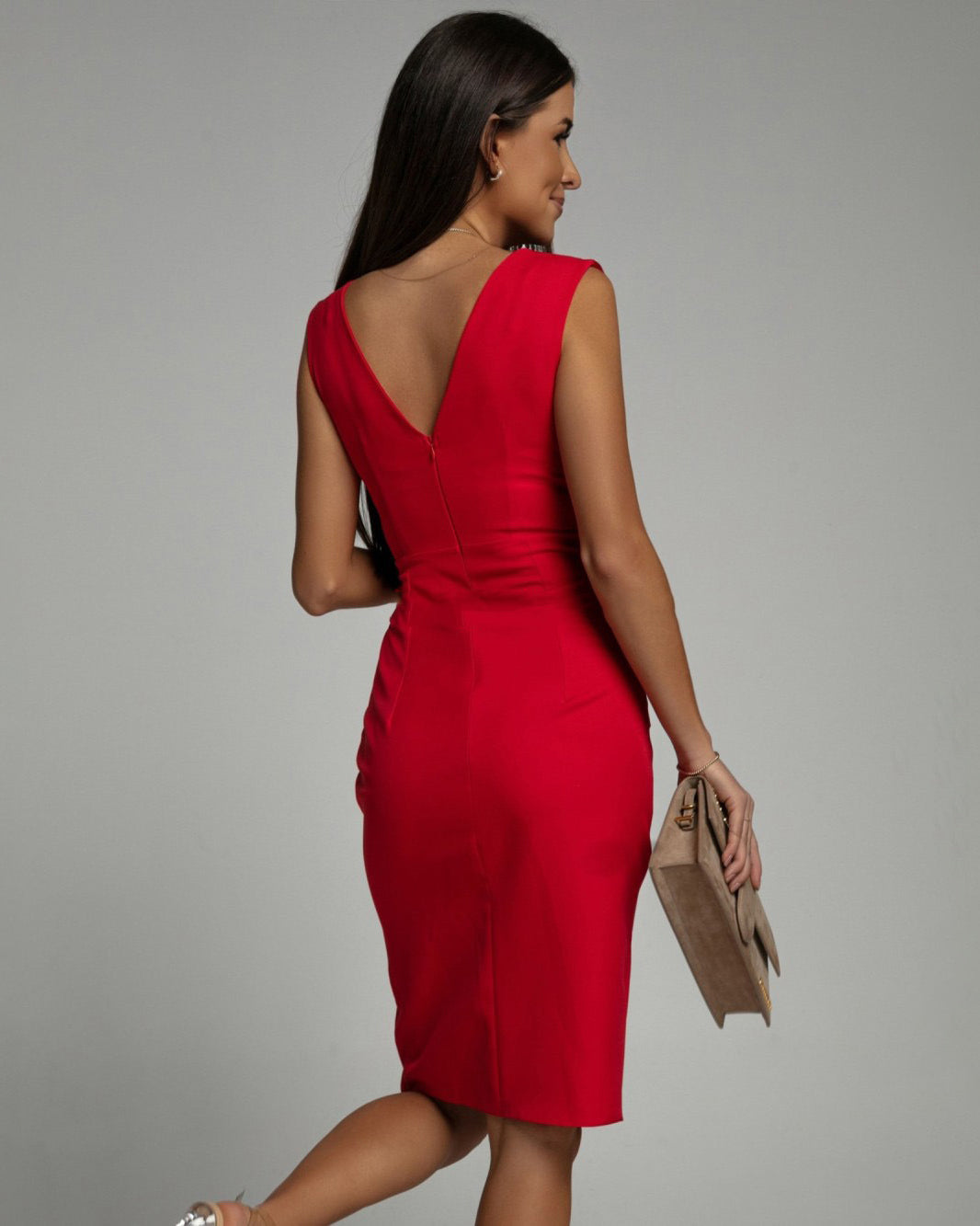 Clair ™ | Robe cintrée avec décolleté en V et ouverture