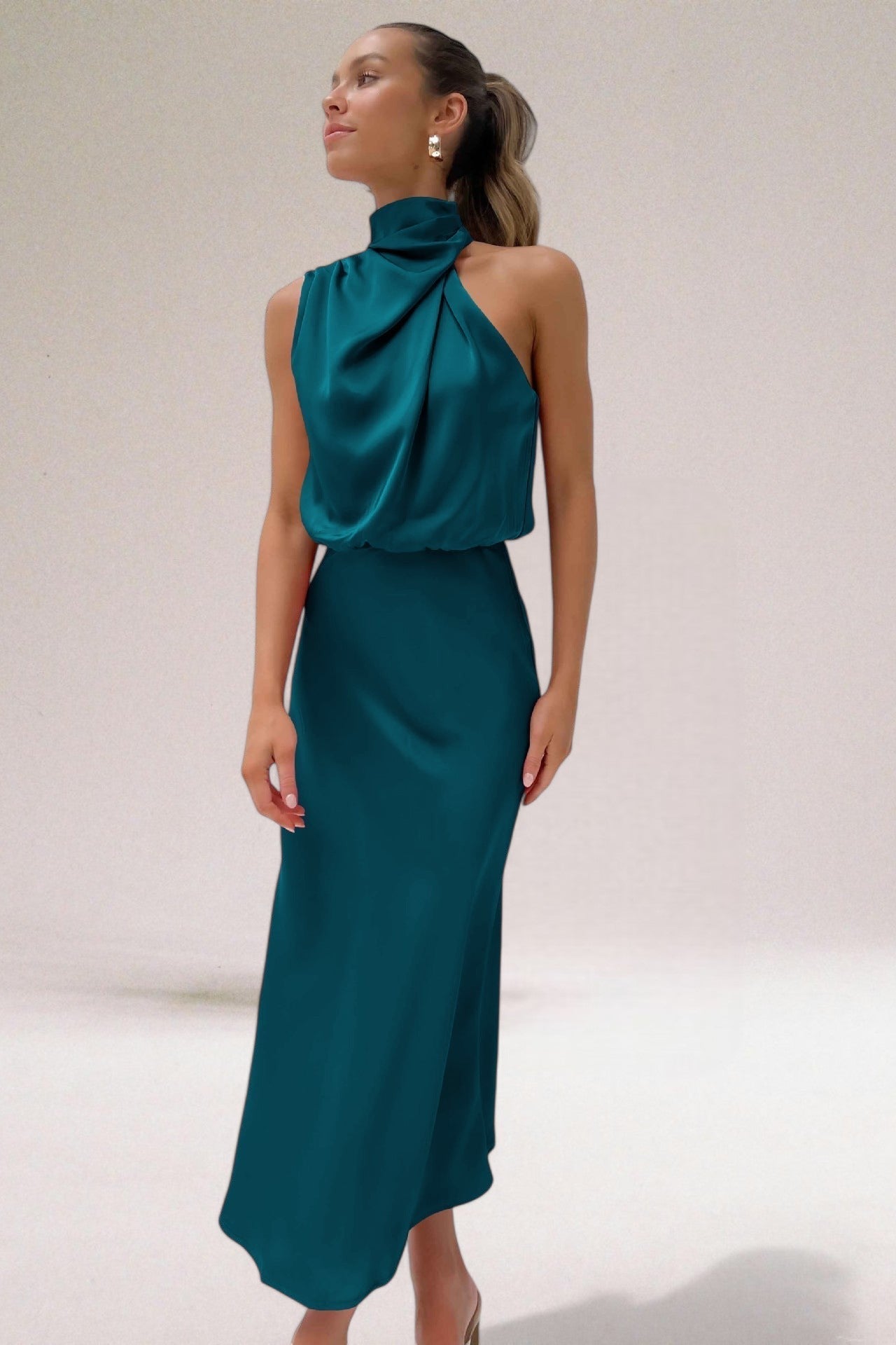 Clair™ | Robe glamour en satin avec licou