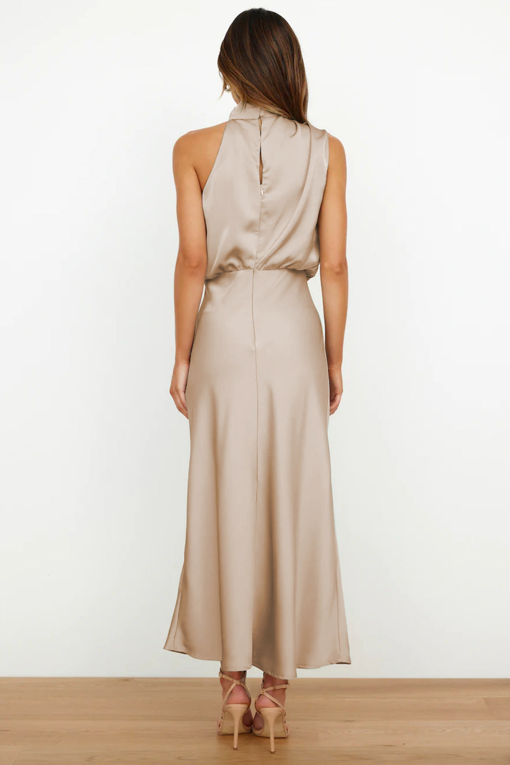 Clair ™ |  Robe longue en satin à col halter