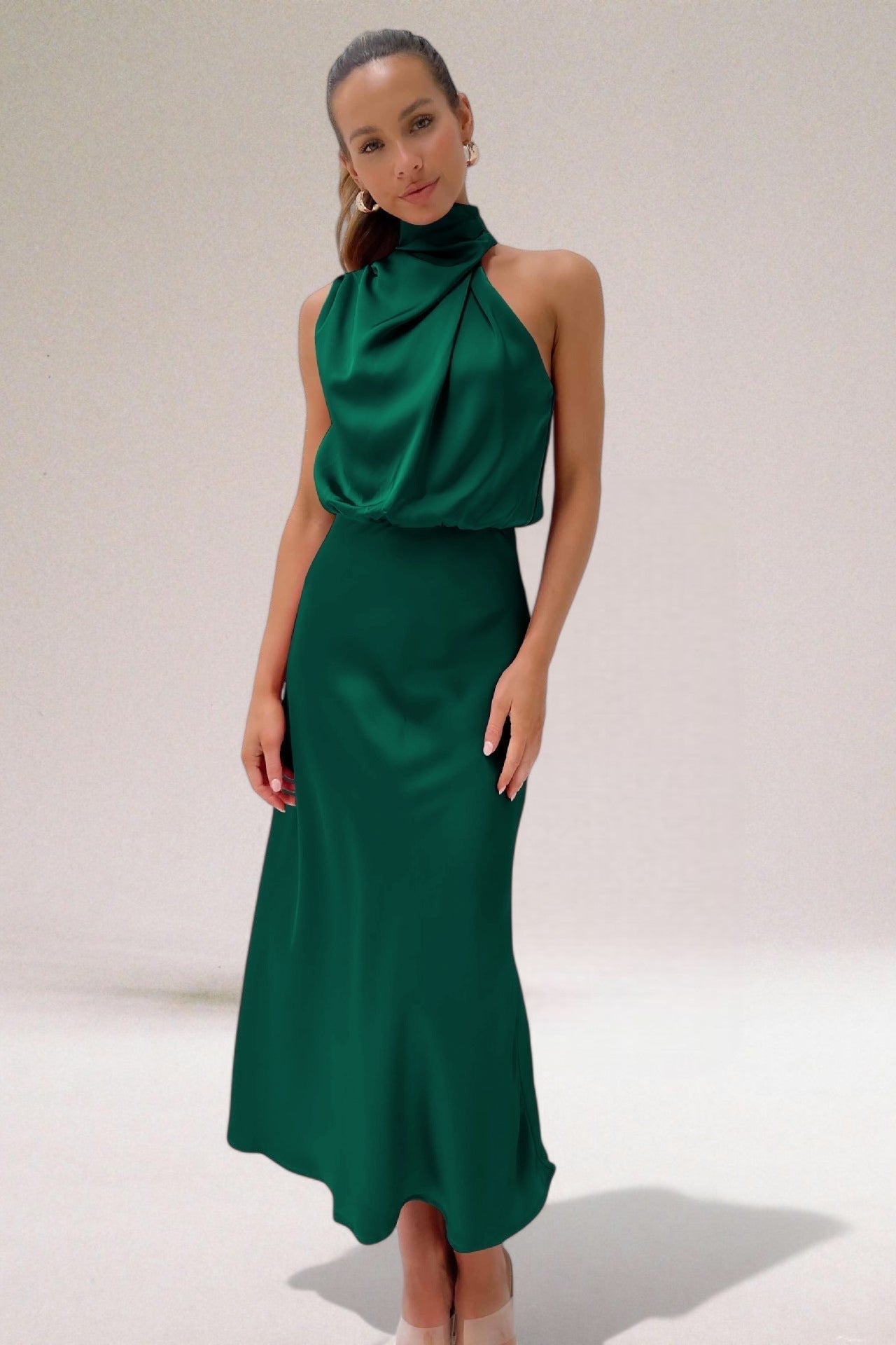 Clair™ | Robe glamour en satin avec licou