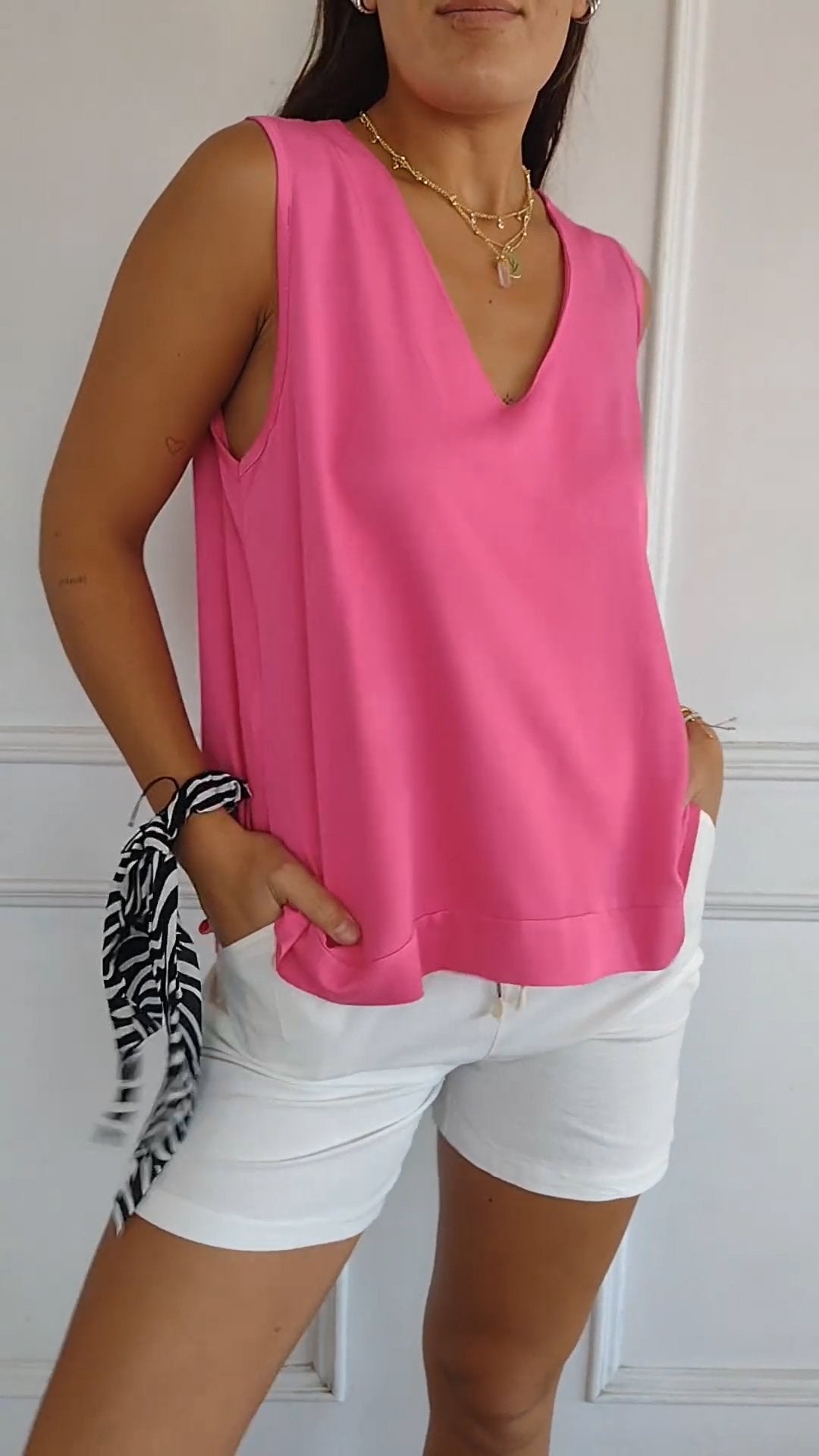 Clair Paris ™ | Top élégant sans manches à col en V